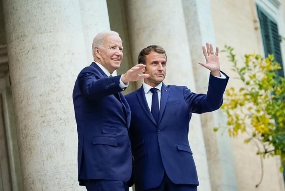 The Weekend Leader - Biden meets Macron, seeks to rebuild trust